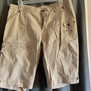DressBarn khaki cargo shorts NWOT Size 14